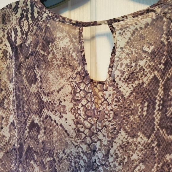 🌴 **SALE**BOGO** 🔸Flawed Gem🔸 Sheer top - Picture 6 of 6